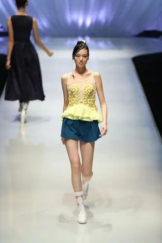 东丽刘薇 秘密花园中的自由舞蹈