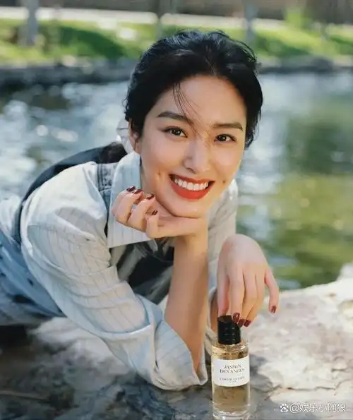 杨采钰撬走刘亦菲背后的男人嫁大30岁富豪究竟图啥