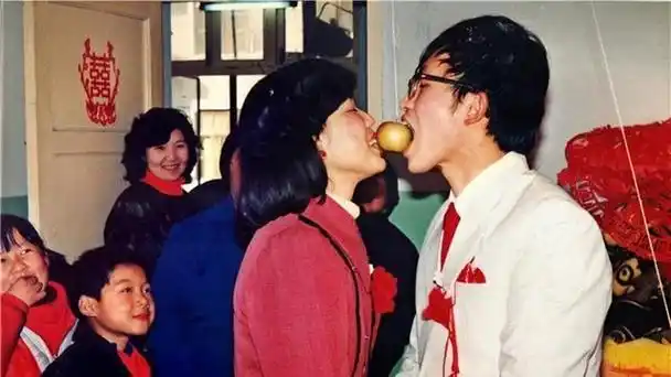 老照片:90年代的湖北武汉,美丽的江城留存下来的美好回忆_网易订阅