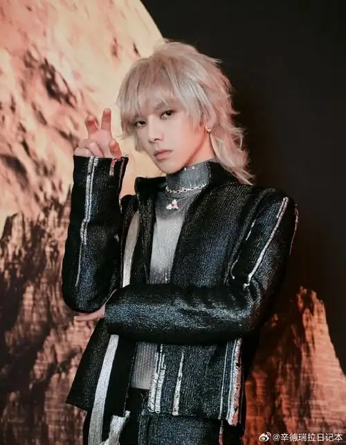 华晨宇白色狼尾造型##华晨宇漫撕男造型