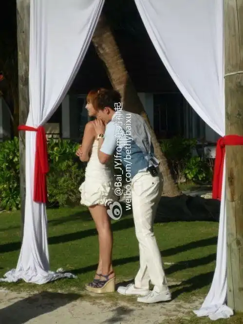 传宋茜吴亦凡恋爱 宋茜尼坤《我们结婚了》海量亲密婚纱照曝光