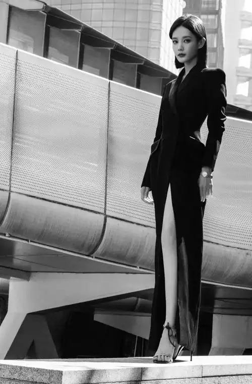 李一桐今天是gq女特工吧##李一桐墨镜西装好a