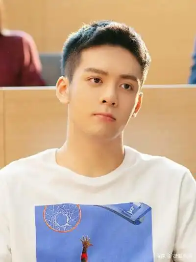 曾舜晞:眉目如星,可甜可帅,可萌可酷,英姿飒爽,好一个美男子