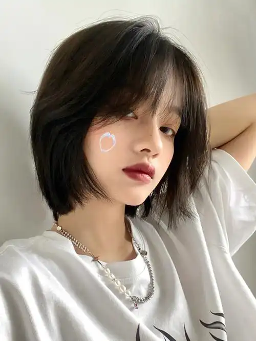 日系短发八字刘海甜美风短发少女系