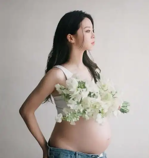 恭喜香港豪门千金江钰琪怀孕九月临盆在即最美名媛孕妇照曝光