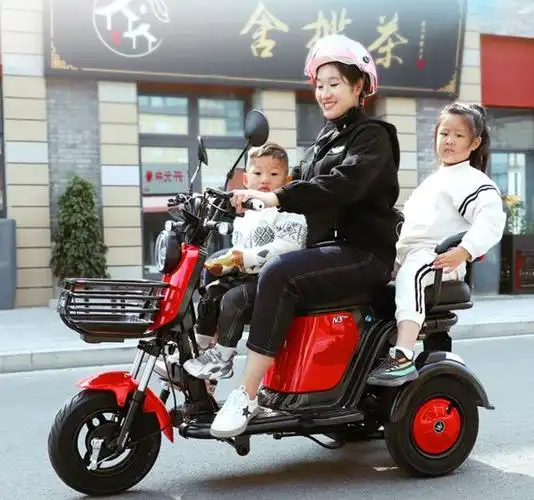 雅迪,爱玛,台铃发布休闲三轮车新品,能坐三人,最高续航100km|电动车