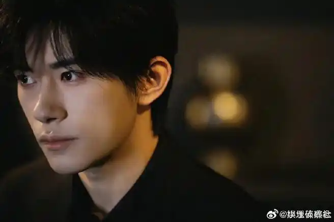 易烊千玺鼻梁痣