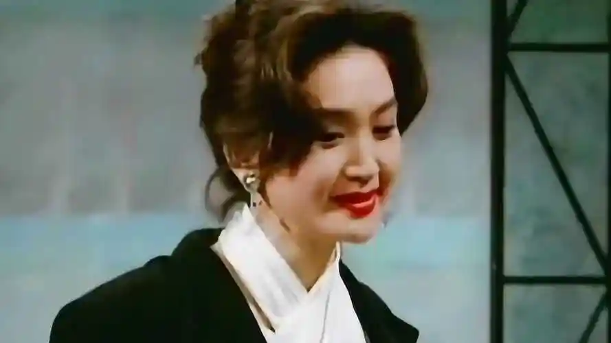 喜欢这朵火玫瑰吗,年轻时的温碧霞可是万人迷哦