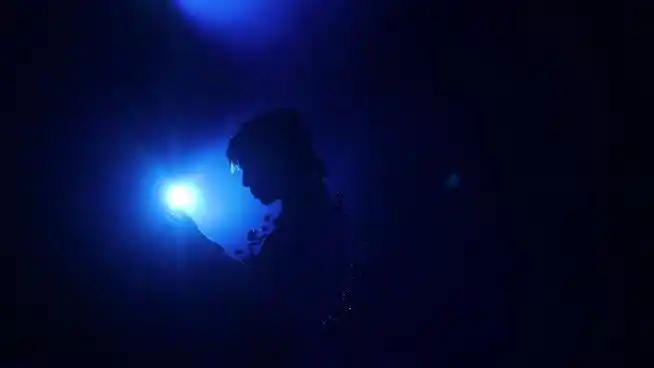 玫瑰做星环,熠熠生辉@华晨宇yu最后3p是p5剪影动图的横屏截图,超级