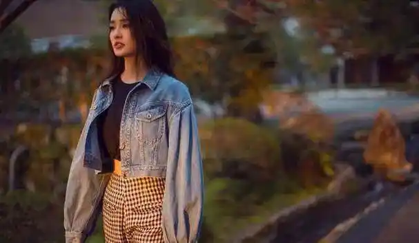 李沁七天瘦出铅笔腿,坦言:只因睡前一个小习惯,不运动也瘦_减肥_西