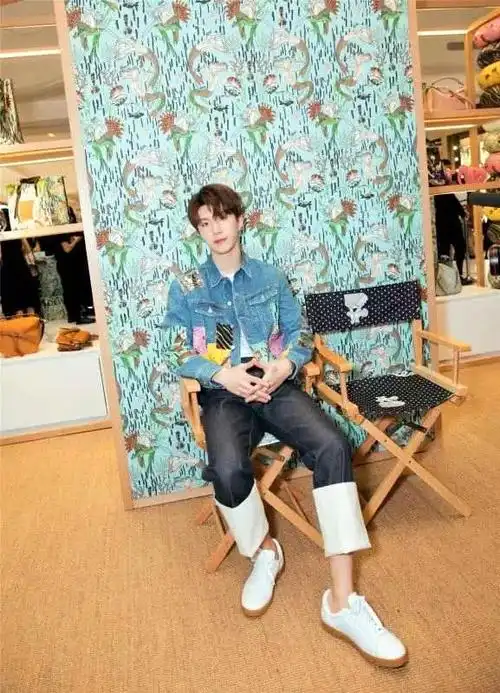 眉清目秀,散发着偶像气质的范丞丞,我可以认识你吗?