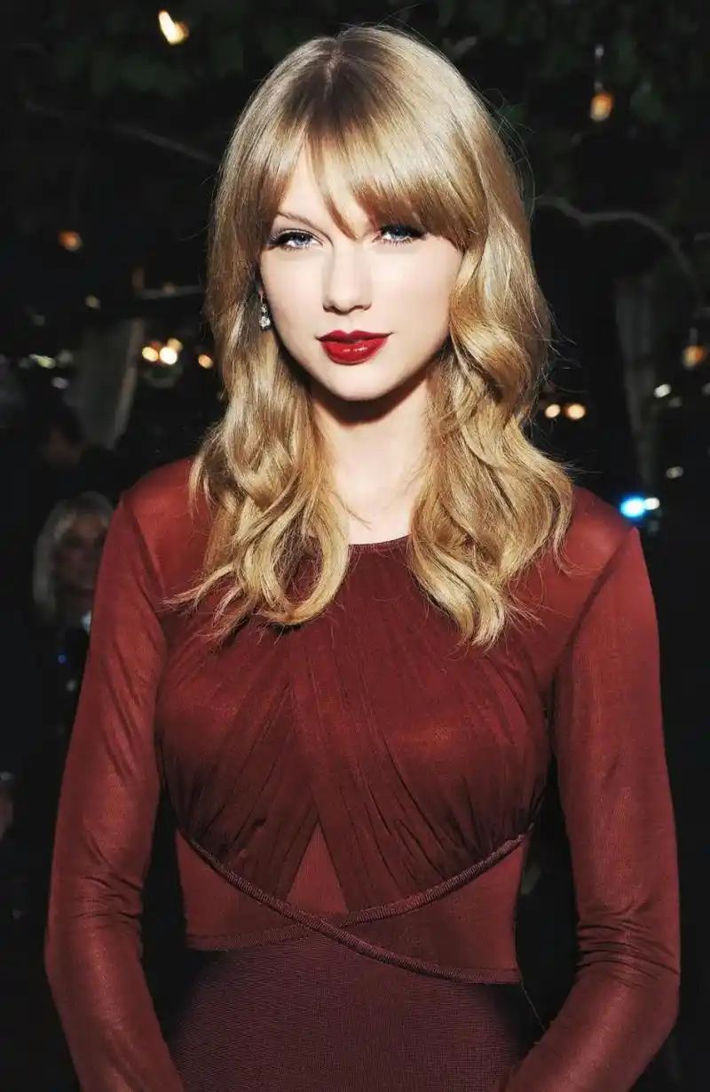 美国女歌手霉霉泰勒·斯威夫特,从小到大的9个成长瞬间,颜值肉眼可见