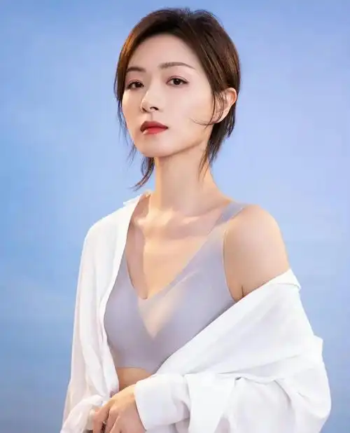 万茜高清美艳动人写真娇俏可人