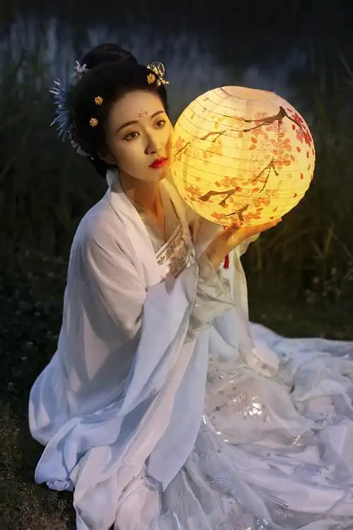 夕阳下湖边/唐风齐胸汉服