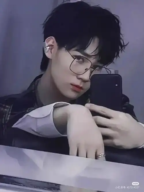 我们张真源19岁生日啦时间过的真快