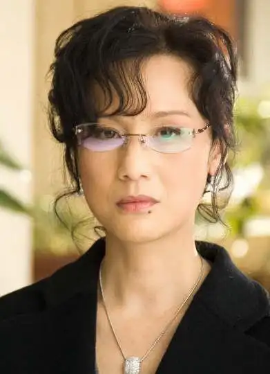 母亲王氏(李建群 饰)