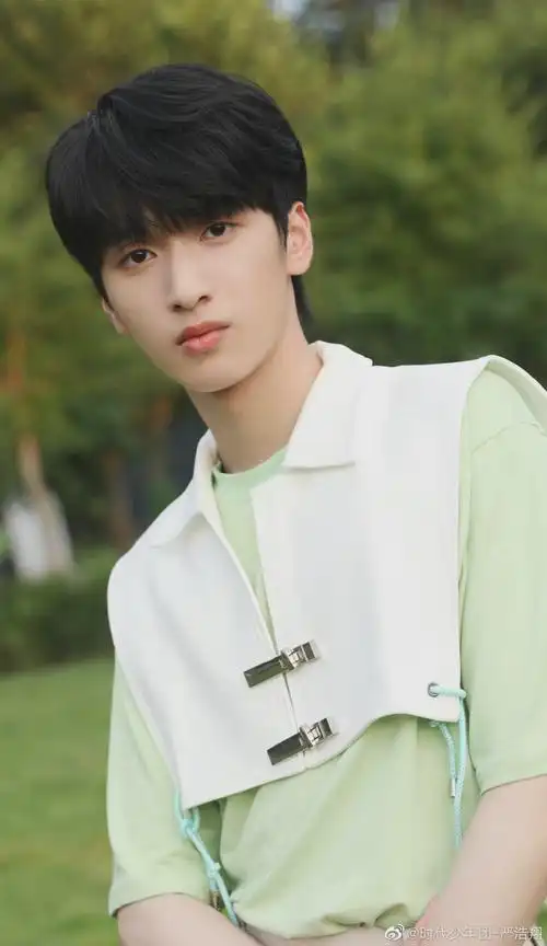 "早安@时代少年团-严浩翔18岁生日快乐98 一路见证了弟弟的不断成长