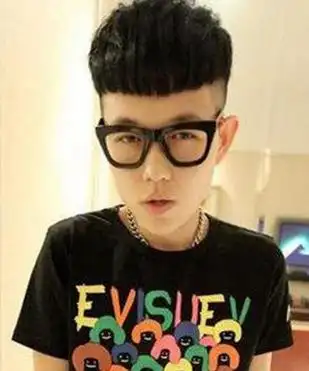 男生锅盖头锅盖头发型90后男生发型的知音