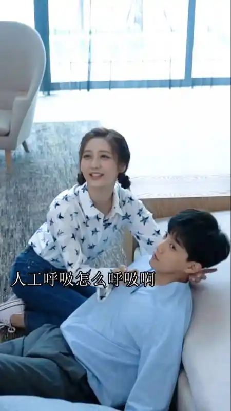 明星#戚砚笛拍戏要做人工呼吸,她说不会,范世琦说教他被她打回去