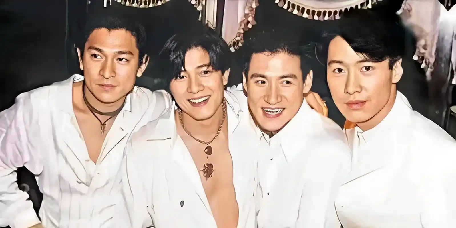 这是年轻时候的四大天王的帅气合影,照片中歌神张学友,舞王郭富城