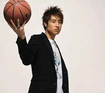 如果当初不是因为身高,也许站在我们面前的就是一个篮球手潘玮柏.