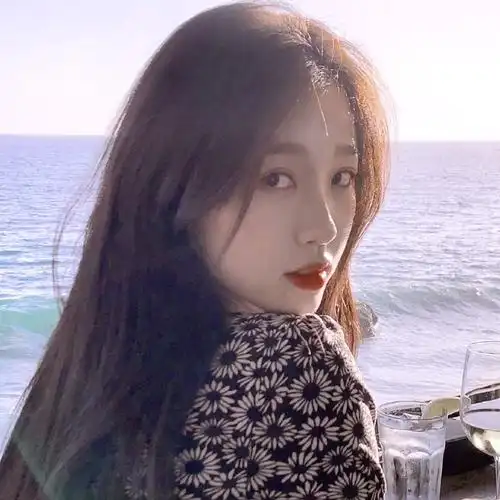 虞书欣私服穿搭合集来啦!可爱甜美的欣欣子,真的是百变女神_腾讯新闻