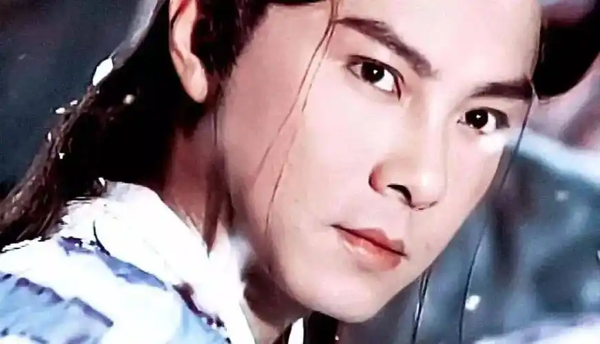 《日月神剑》让张卫健开始被更多观众看到,这部与郭晋安搭档的古装