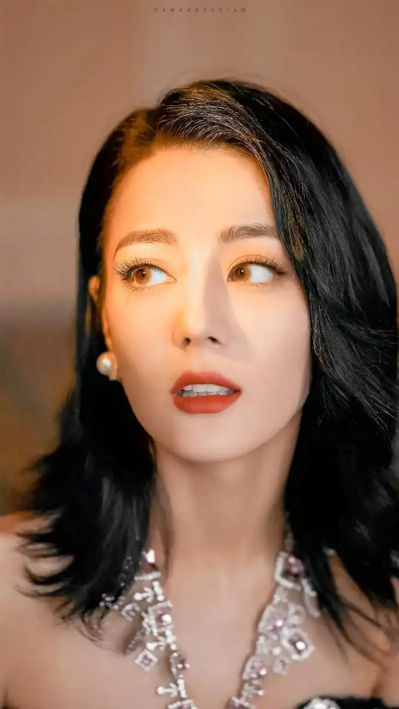 热巴今日迪士尼造型简直绝美～仙女下凡人间呐 #迪丽热巴迪士尼 - 抖