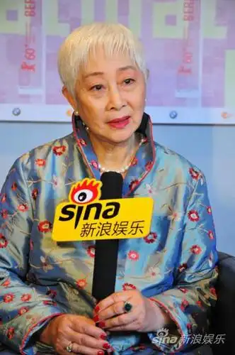 卢燕多年优雅只因坚持做自己 指点章子怡是误传