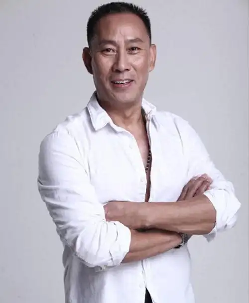 回顾吴京安戏红人不红为女儿选择做金融而骄傲