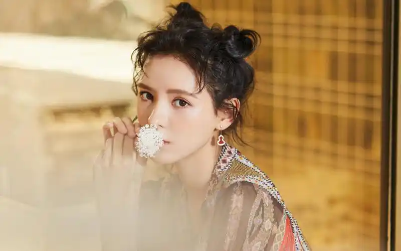 张予曦甜飒高清桌面壁纸