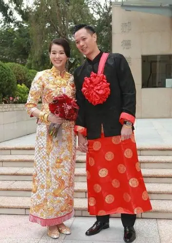 很衬她的气质~ 这几年明星结婚刮起了