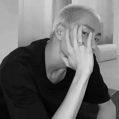 男头黑白真人头像高冷帅气图片