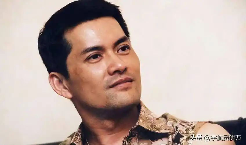 吕良伟两婚两离,三婚娶亿万富豪,如今的他,证明周润发说的没错_感情