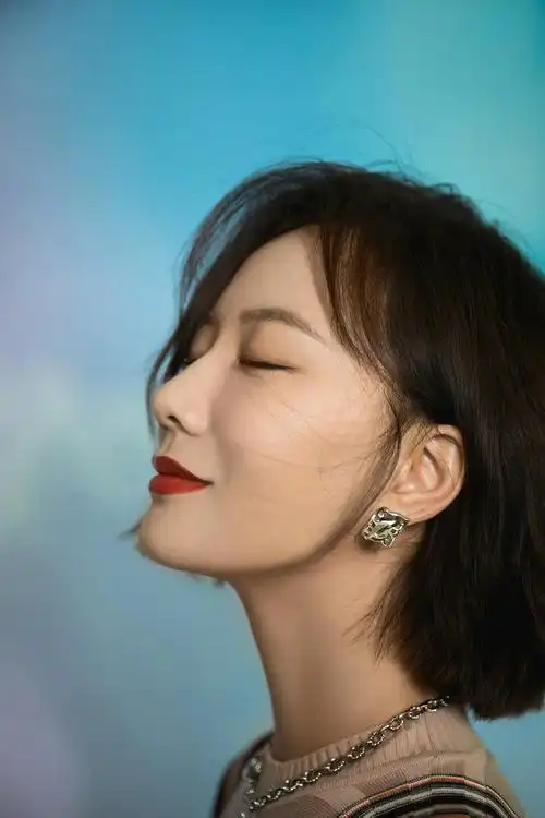 倪妮王珞丹近期相似造型