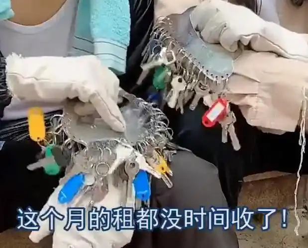 二人一合计,就以家庭的真实情况为素材,开始联手制作包租公,包租婆