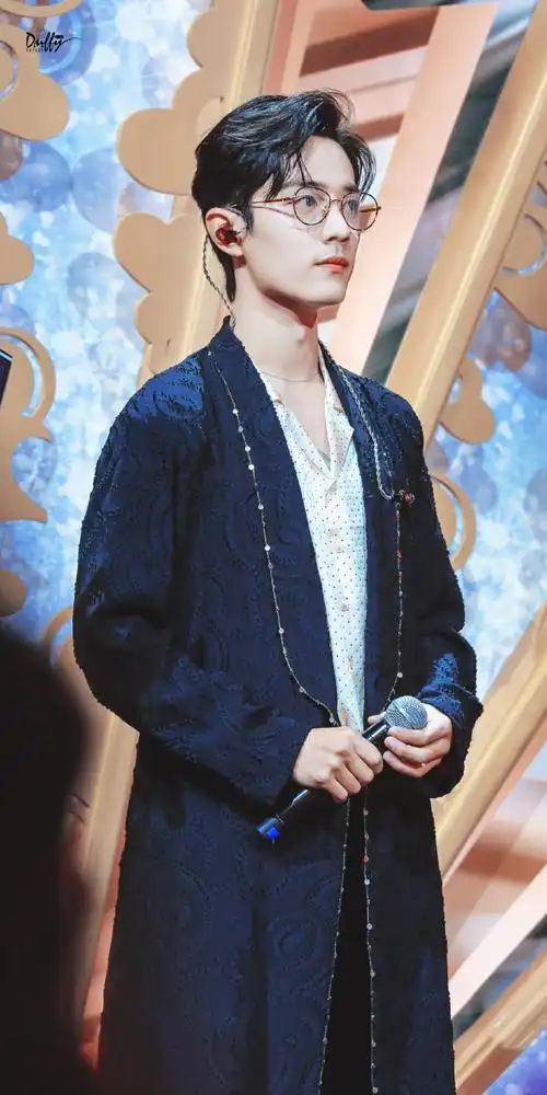 191116 芭莎明星慈善夜肖战