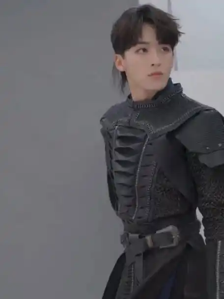 何洛洛新剧海报拍摄花絮##何洛洛新剧定妆花絮