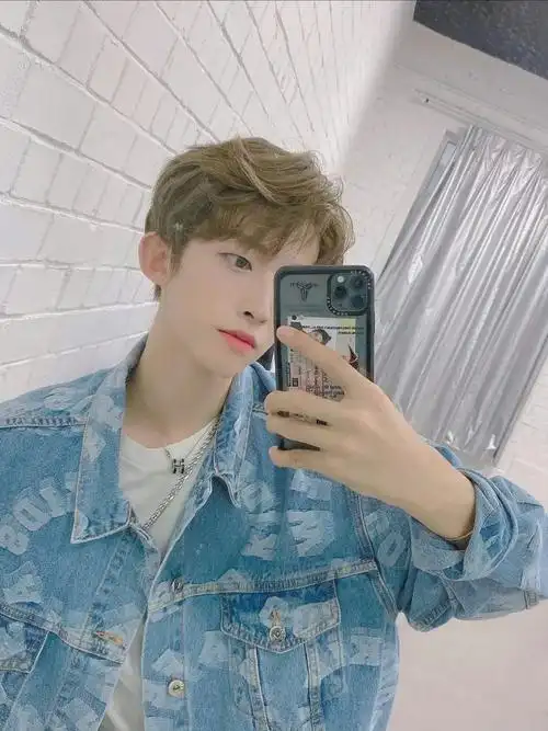 男生如何自拍才帅气