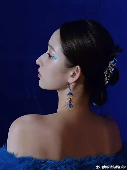 是《少年派1》里青春灵动的邓小琪,亦是《九州天空城2》里活泼随性的