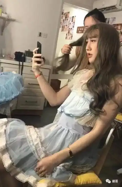 "蛇精男"男扮女装画风骤变,网友居然:好看,顺眼多了?