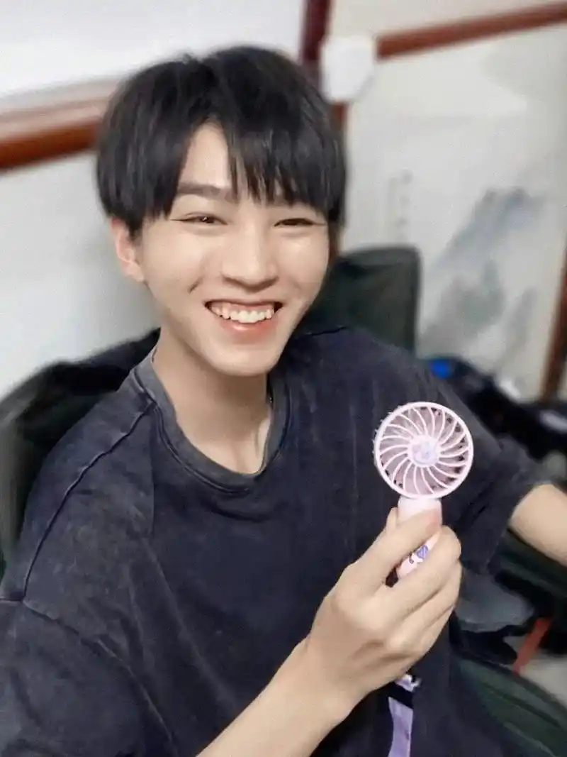 当开心的照片配上伤心的bgm#王俊凯 - 抖音