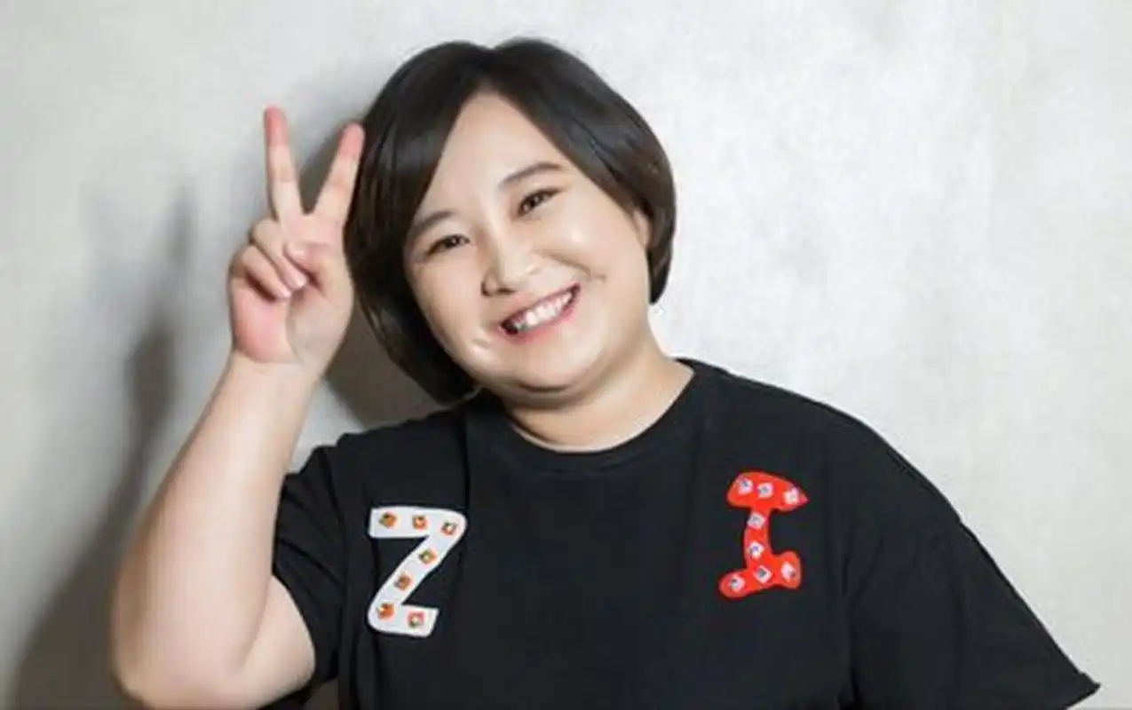 贾玲54亿票房暴瘦48斤!