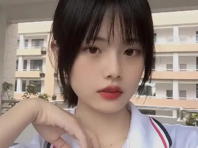 圆脸女生初恋感发型指南a超甜的法式刘海