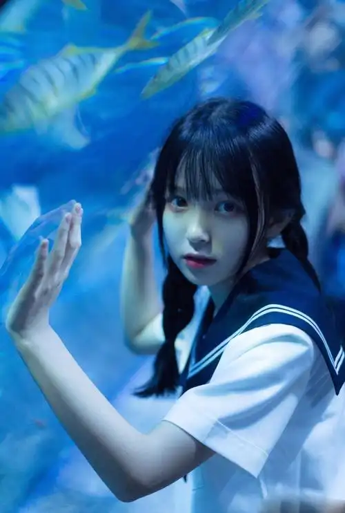 水手服美女麻花辫清纯可爱写真图片