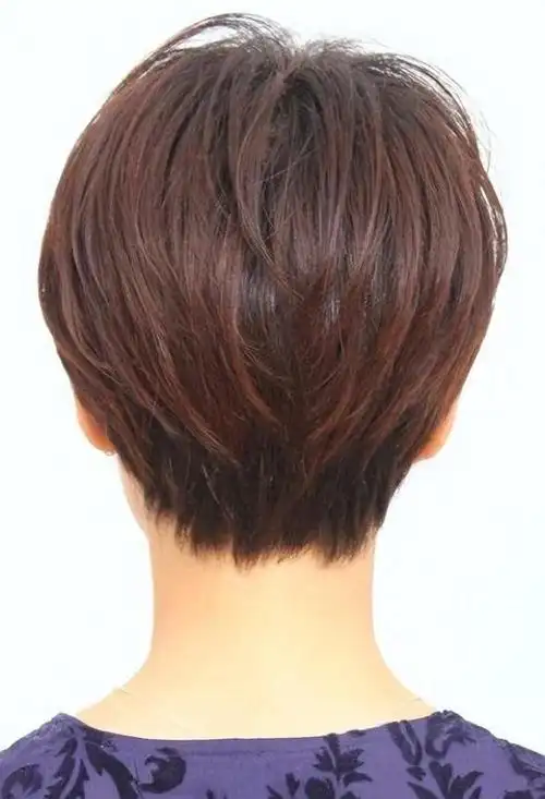 对46到76岁的姐姐们来说,尝试放下长发,试试小短碎发,可以展现更多的