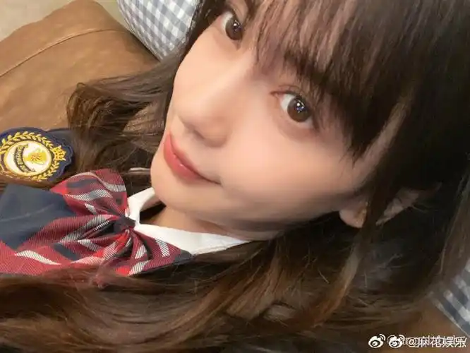 angelababy校服怼脸自拍##angelababy的眼睛好大