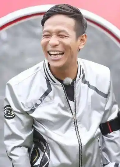 靳东称年轻时颜值不如宋小宝,网友:越长越好看的典型-第6张图片-优美