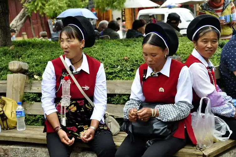 在饭后茶余之时,会谈到历史文化名城,也会谈到有着浓郁纳西风情的丽江