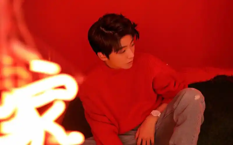 王俊凯新年封面帅气写真图片桌面壁纸